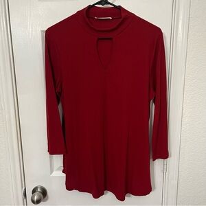 Red keyhole flowy top XL